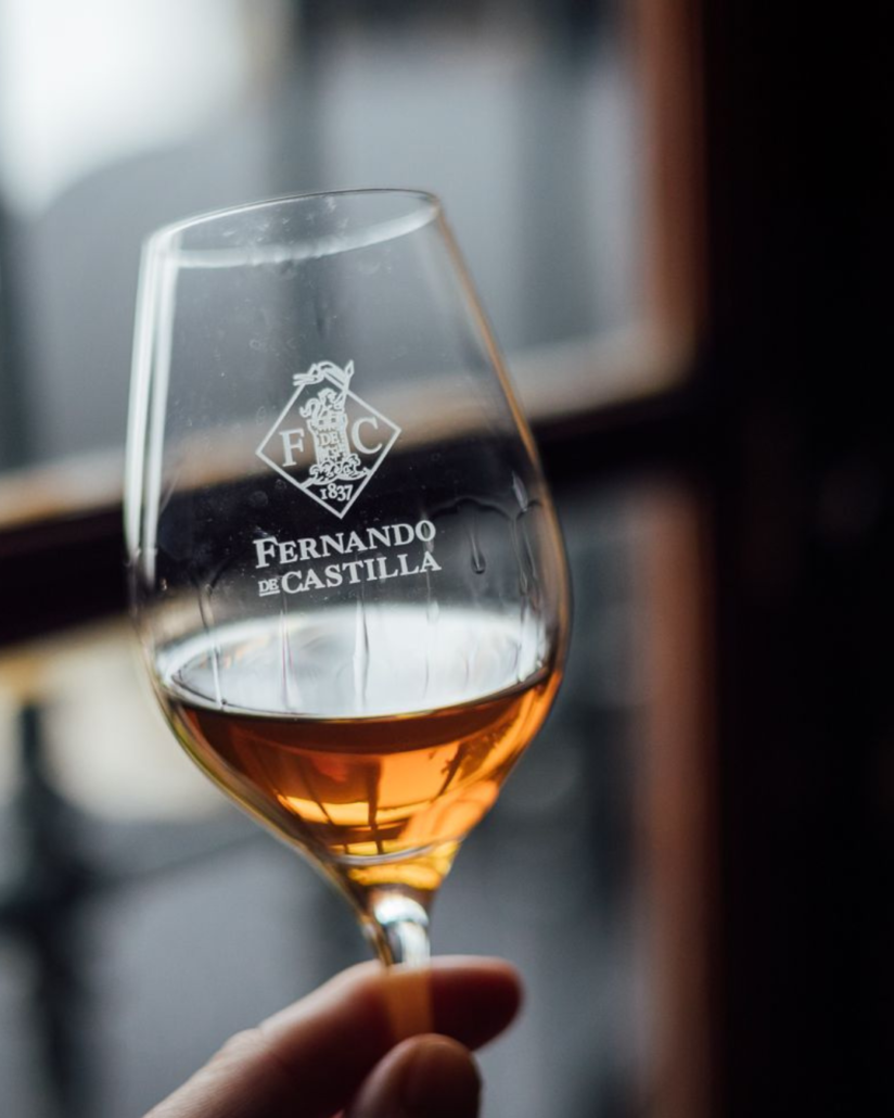 Cómo servir un vino de Jerez en verano | Temperatura y consejos 2 cómo servir un vino de Jerez en verano